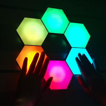 Pack de 6 lampes hexagonales LED tactiles 6 Led RGB - Contrôle par télécommande - Alimentation USB - Interconnectables